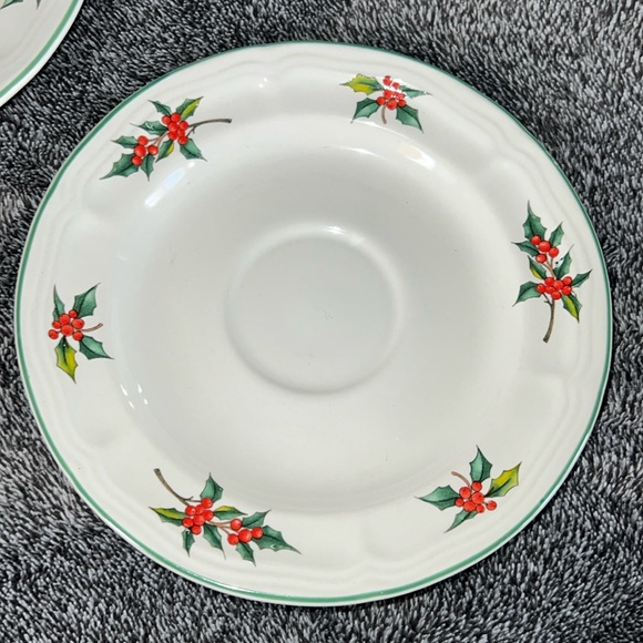 SET OF TWO (2) CERAMIC SAUCERS HOLLY BERRY TABLETOPS UNLIMITED,  VINTAGE 80’S - Picture 5 of 8